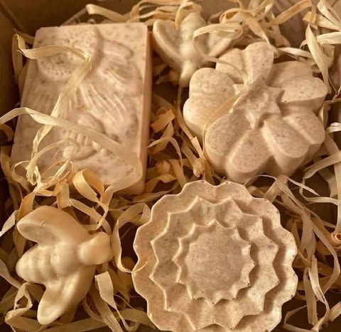 Goat Milk Soap Set – Lemongrass, Honeysuckle, Oatmeal & Honey